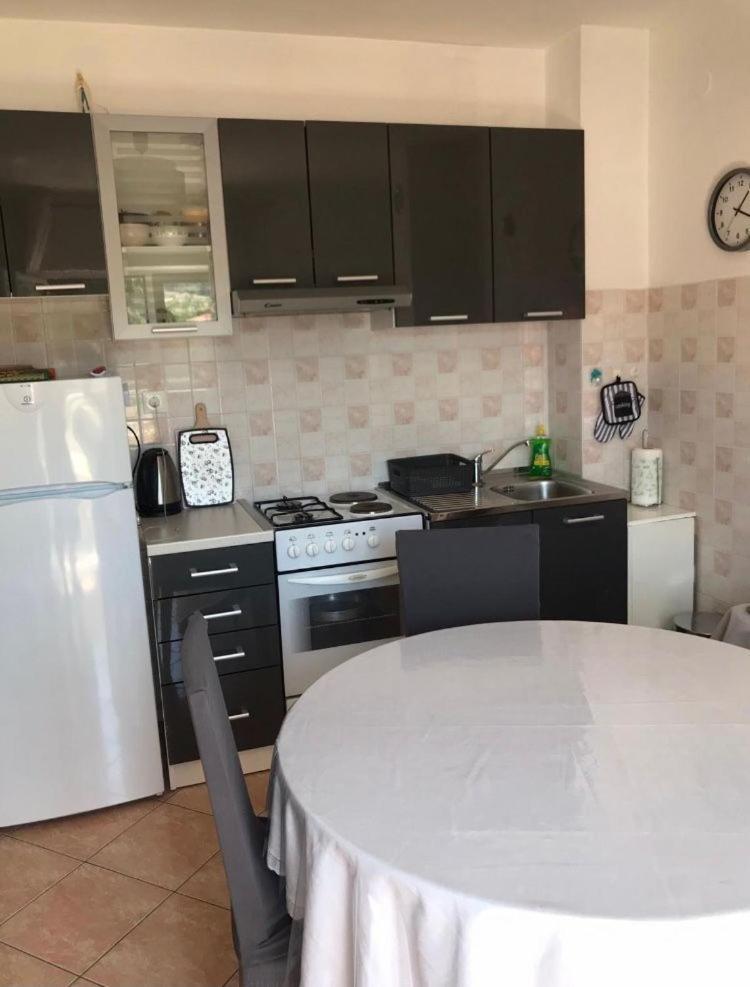 Apartments Mira Сплитска Екстериор снимка